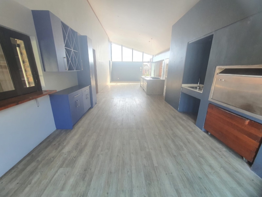 To Let 3 Bedroom Property for Rent in Cove Rock Eastern Cape